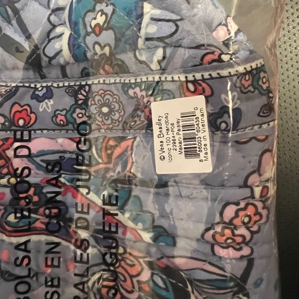 Vera Bradley iconic 100 handbag